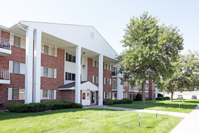COLONIAL HEIGHTS Apartments For Rent in Lincoln, NE | ForRent.com