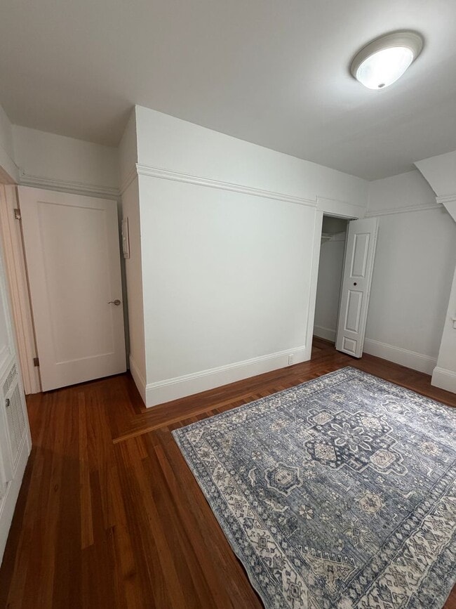 Photo - 879 E 28th St Unidad B