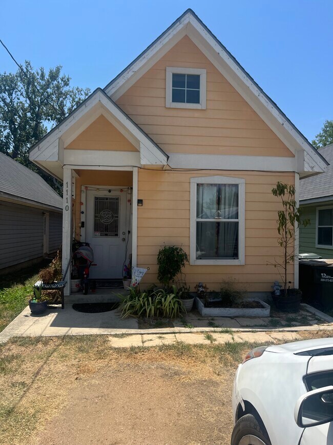 Photo - 1106 Jones St Casa