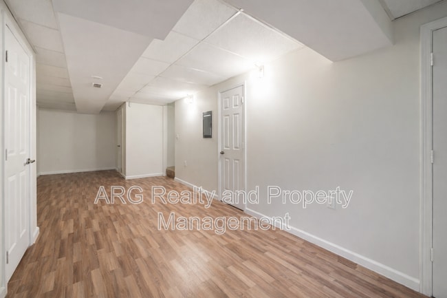 Photo - 7042 Oakhill Cir