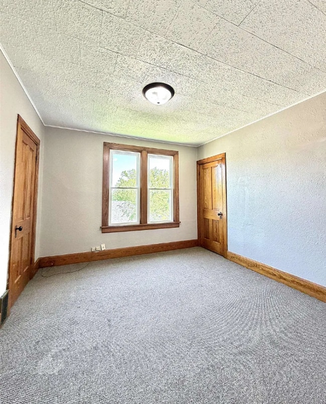 Photo - 2106 Kleine St