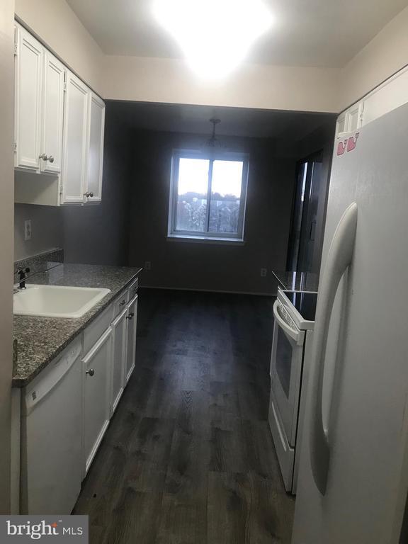 Building Photo - 2817 Jermantown Rd Unit 605