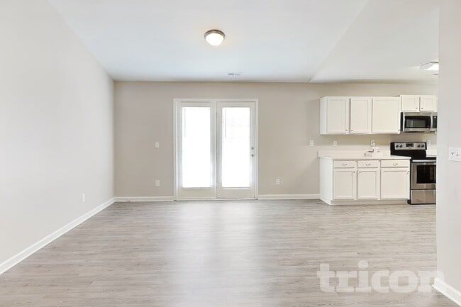 Photo - 793 Sir Raleigh Dr