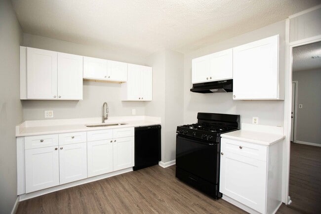 Photo - 3 bed, 1 bath home, fully updated!