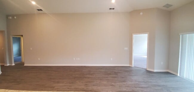 Photo - 4-Bedroom, 2-Bathroom in Villamar Winter Haven