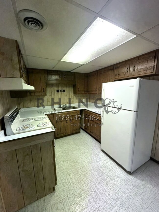 Building Photo - 825 W Arapahoe Ave Unit B