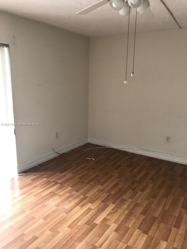 Photo - 1655 W 44th Pl Unidad 304