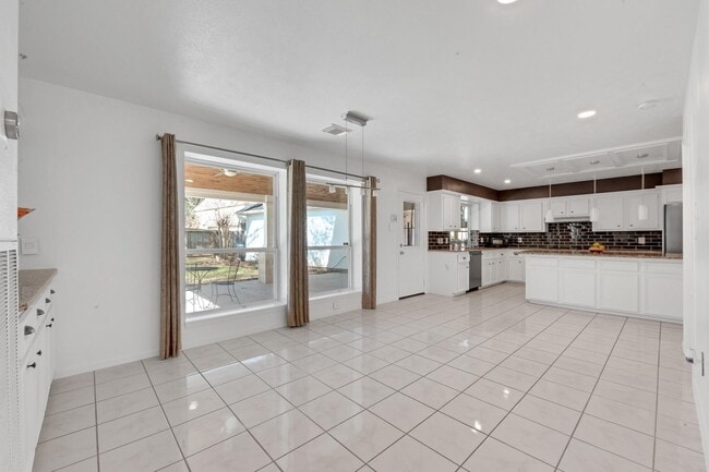 Photo - 4422 Warwick Dr