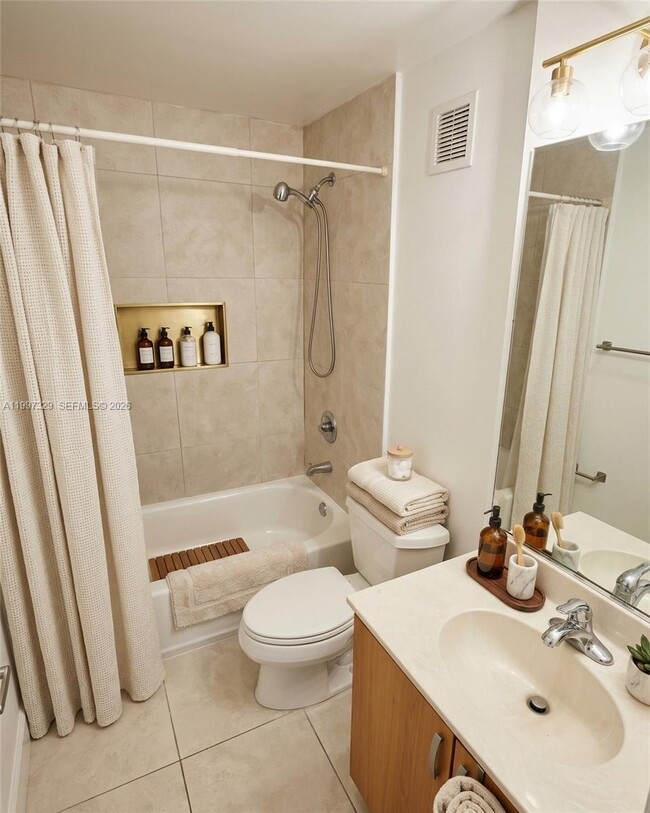 Photo - 7501 E Treasure Dr Unit 3D