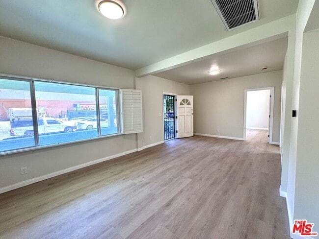 Photo - 319 N Rowan Ave