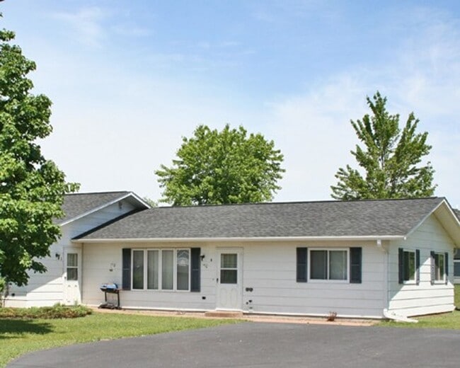 Building Photo - 611 Dutchman Dr Unit Apt. 4