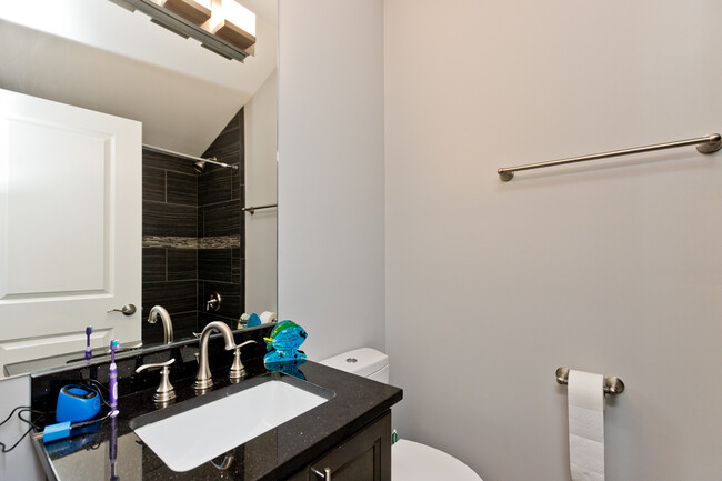 Photo - 2912 N Avers Ave Apartments Unit 2
