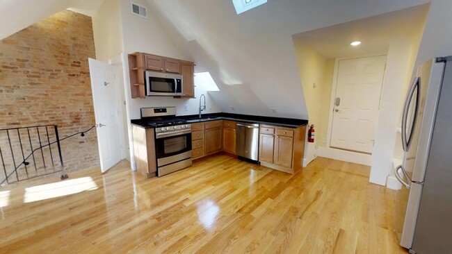 Building Photo - 87 Morrison Ave Rental