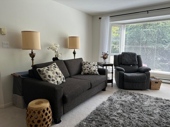 Building Photo - 5650 Edgewater Ln