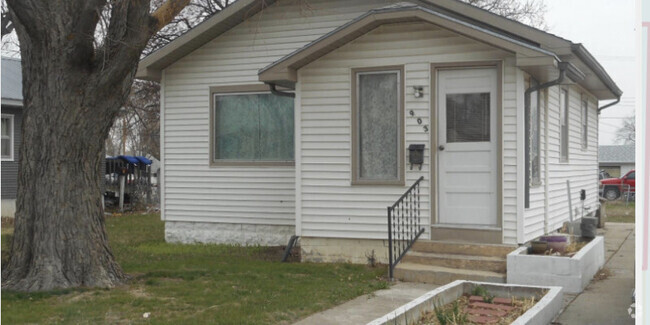 Building Photo - 903 E 5th St Rental