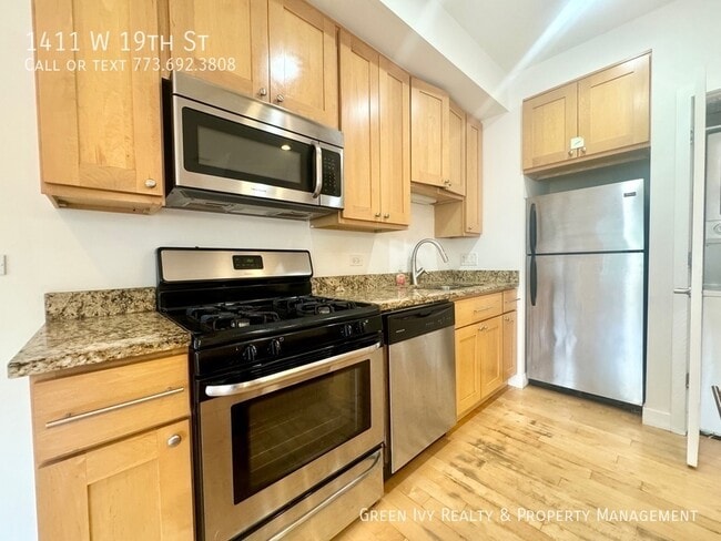 Photo - 1411 W 19th St