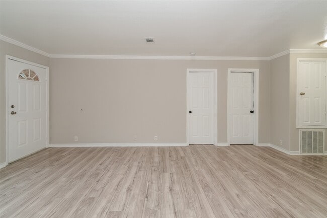 Photo - 829 Marjorie St