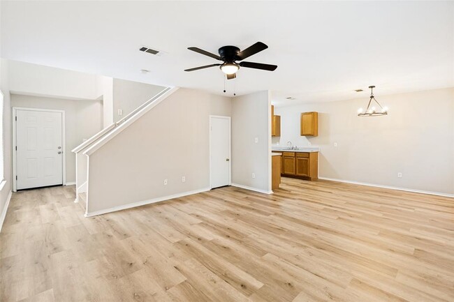945-947-947 Sagewood Trail