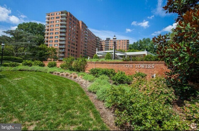Building Photo - 4201 Cathedral Ave NW Unit 1113 Rental