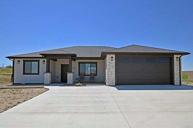 Building Photo - 1495 Oxbow Dr