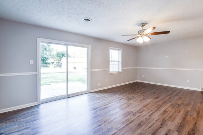 5691 Briarwood Dr