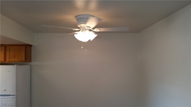 Building Photo - 7200 W Pirates Cove Rd Unit 1078