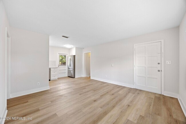 Photo - 1871 Arden Way