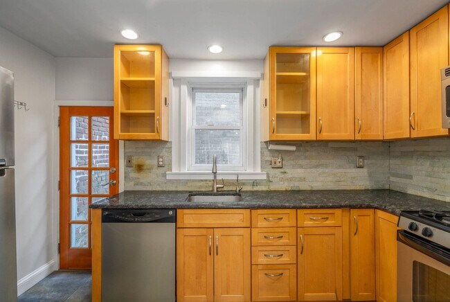 Photo - 802 LeCount St