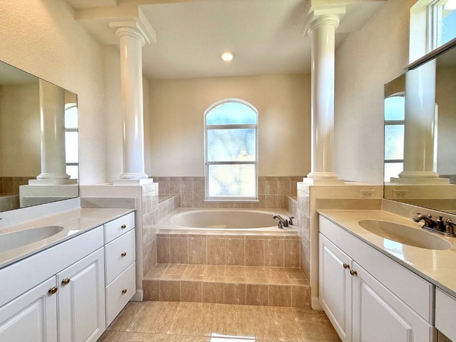 Building Photo - 6018 NW Winfield Dr