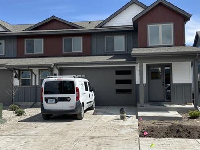 Building Photo - Spacious and Nicely Finished Townhome in Bozeman