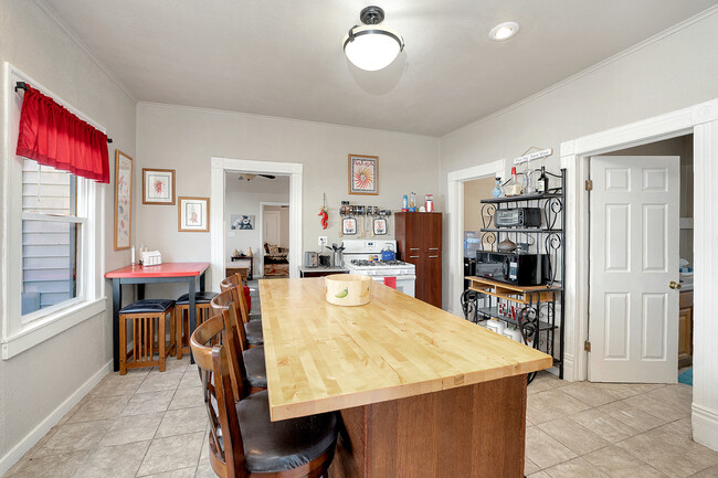 Kitchen - 1229 School Ave Apartments Unit Lower