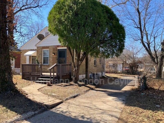 Photo - 241 Henquin Dr