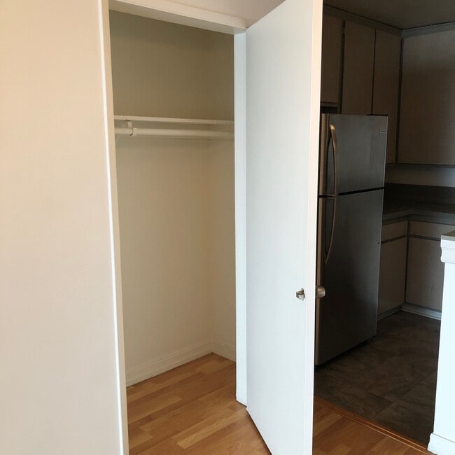 vestidor - 440 N Hayworth Ave Unidad 307