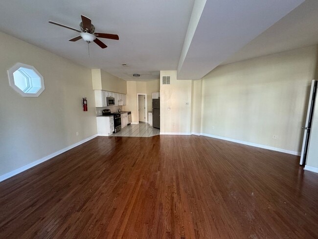 Building Photo - Spacious 2-Bed, 1.5-Bath Home in the Heart...