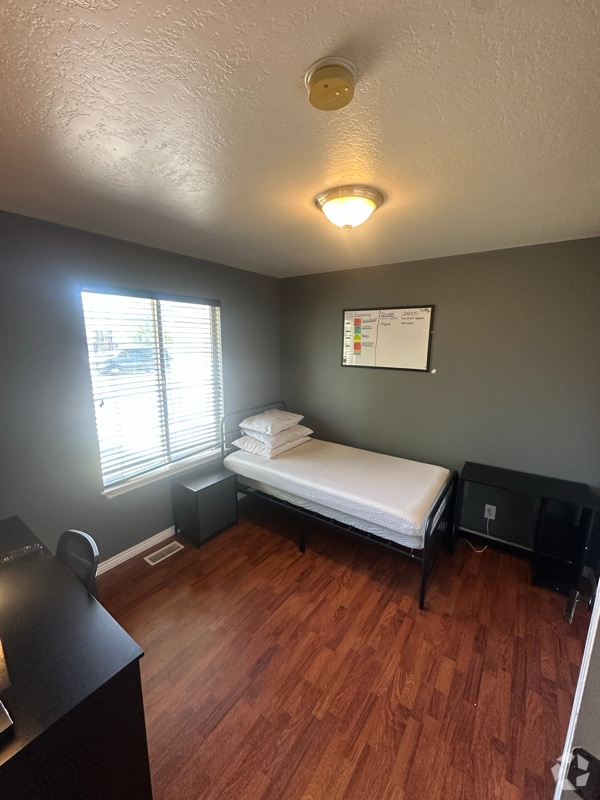 Building Photo - 361 E 1520 N Rental