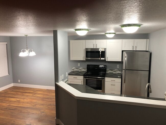 Photo - 748 NE Oak Place