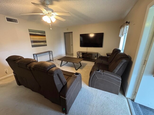 335 Knotty Pine Cir Unit D2