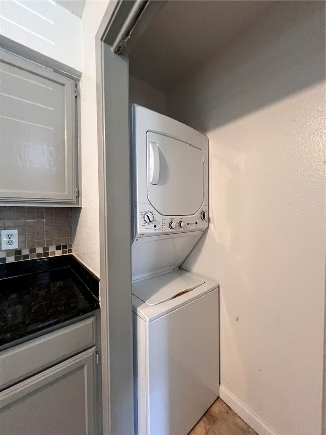 Photo - 3900 Woodchase Dr Unit 101