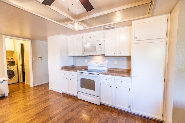 Photo - 6 Bedroom 3.5 Bathroom Tri-Level Home In Tempe close to ASU