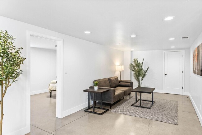 Photo - Student Housing - Private Bedrooms for Rent in Newly Renovated House (UNR)