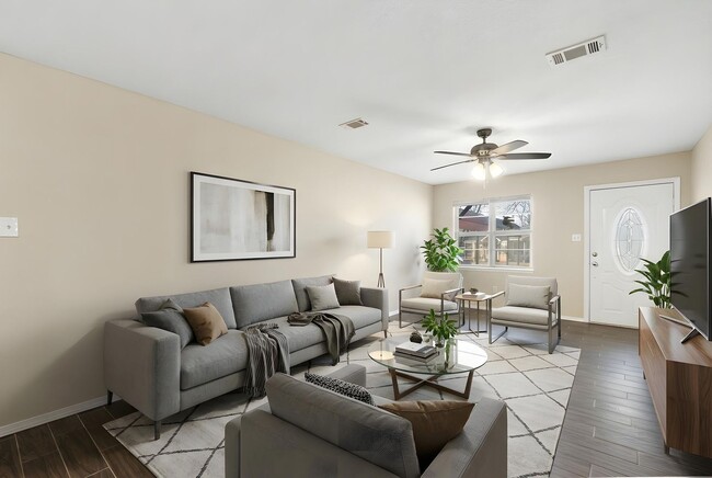 Photo - 909 Essex St