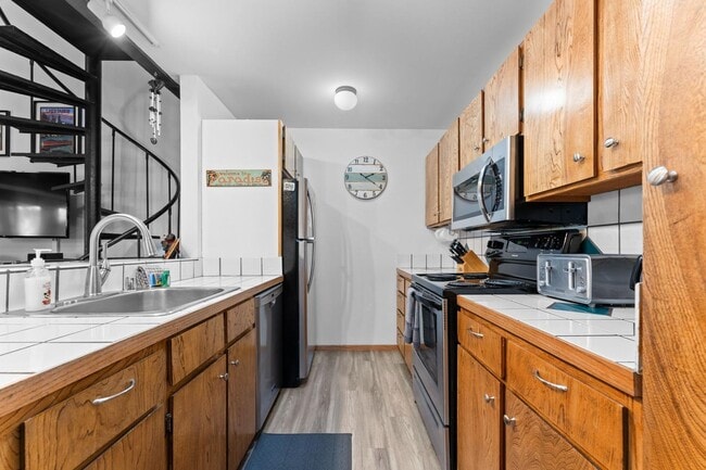 1001 Commonwealth Dr