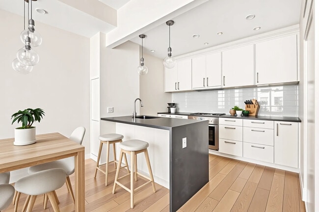 Photo - 160 E 22nd St