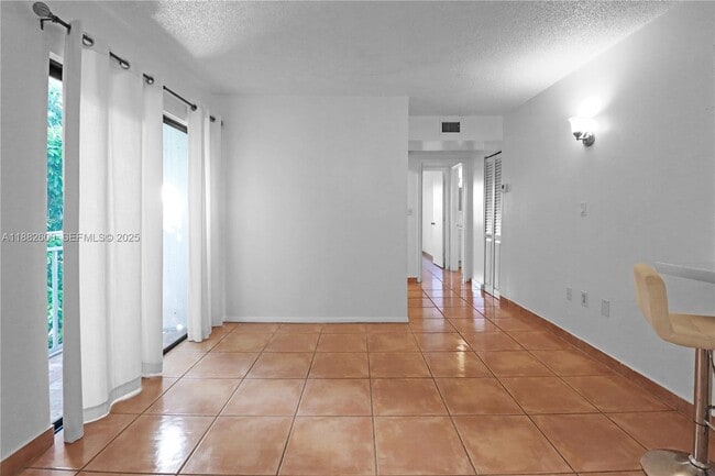 Building Photo - 753 Michigan Ave Unit 3B