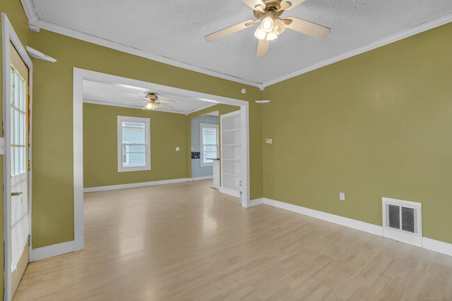 Photo - 152 W Center St