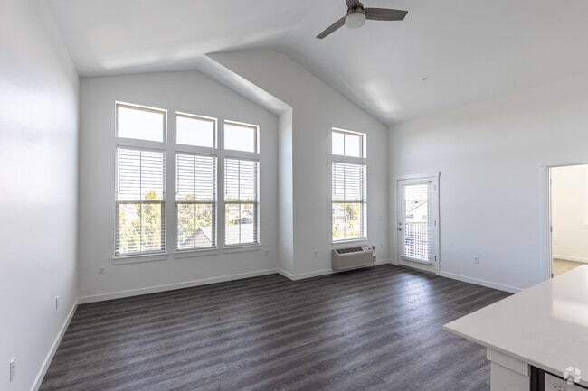 2BR, 2BA - 953SF