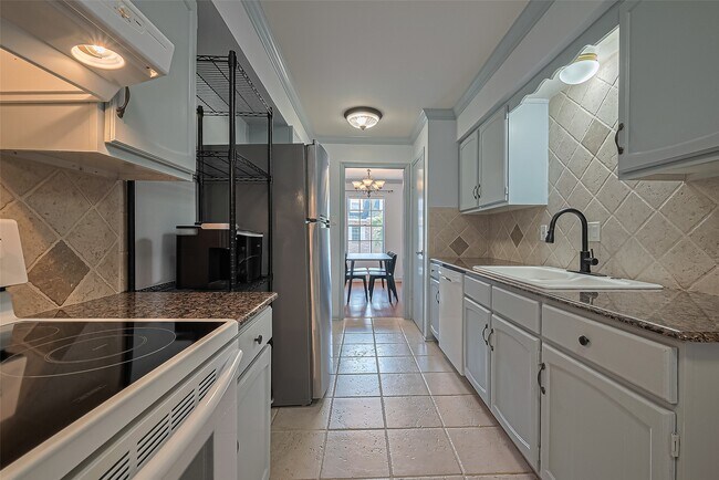 Building Photo - 359 N Post Oak Ln Unit 225 Rental