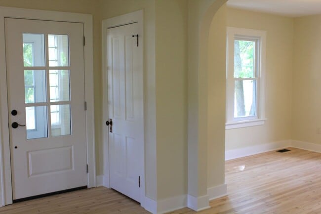 Photo - 113 1st St NW