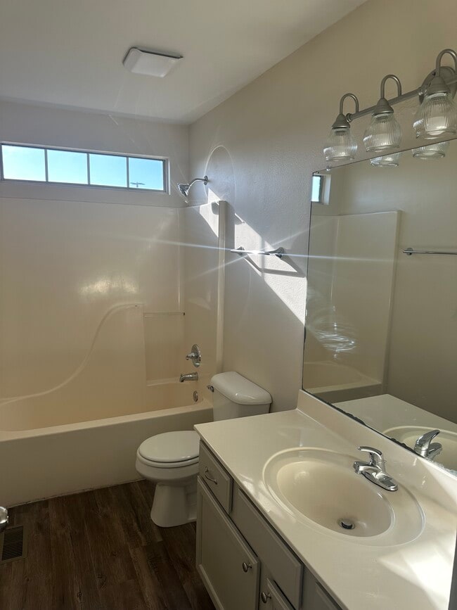 Photo - 1300 Fredonia St