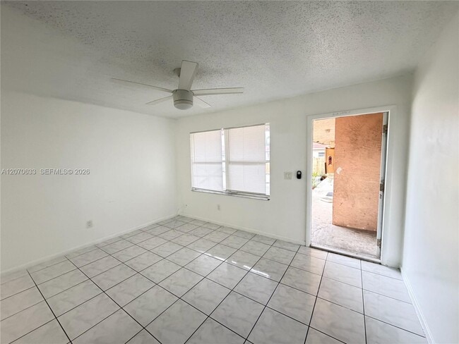 Building Photo - 2224 Pierce St Unit 26
